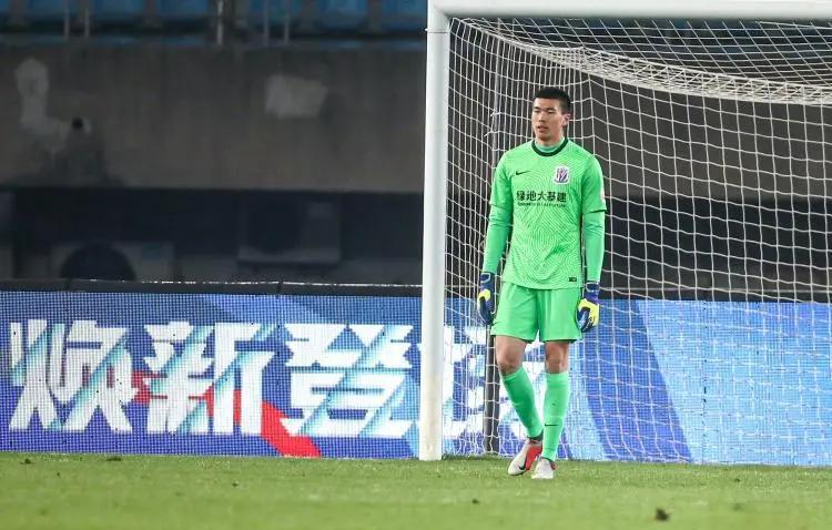 申花错失单刀球，本菲卡门将神勇扑救成最大功臣！